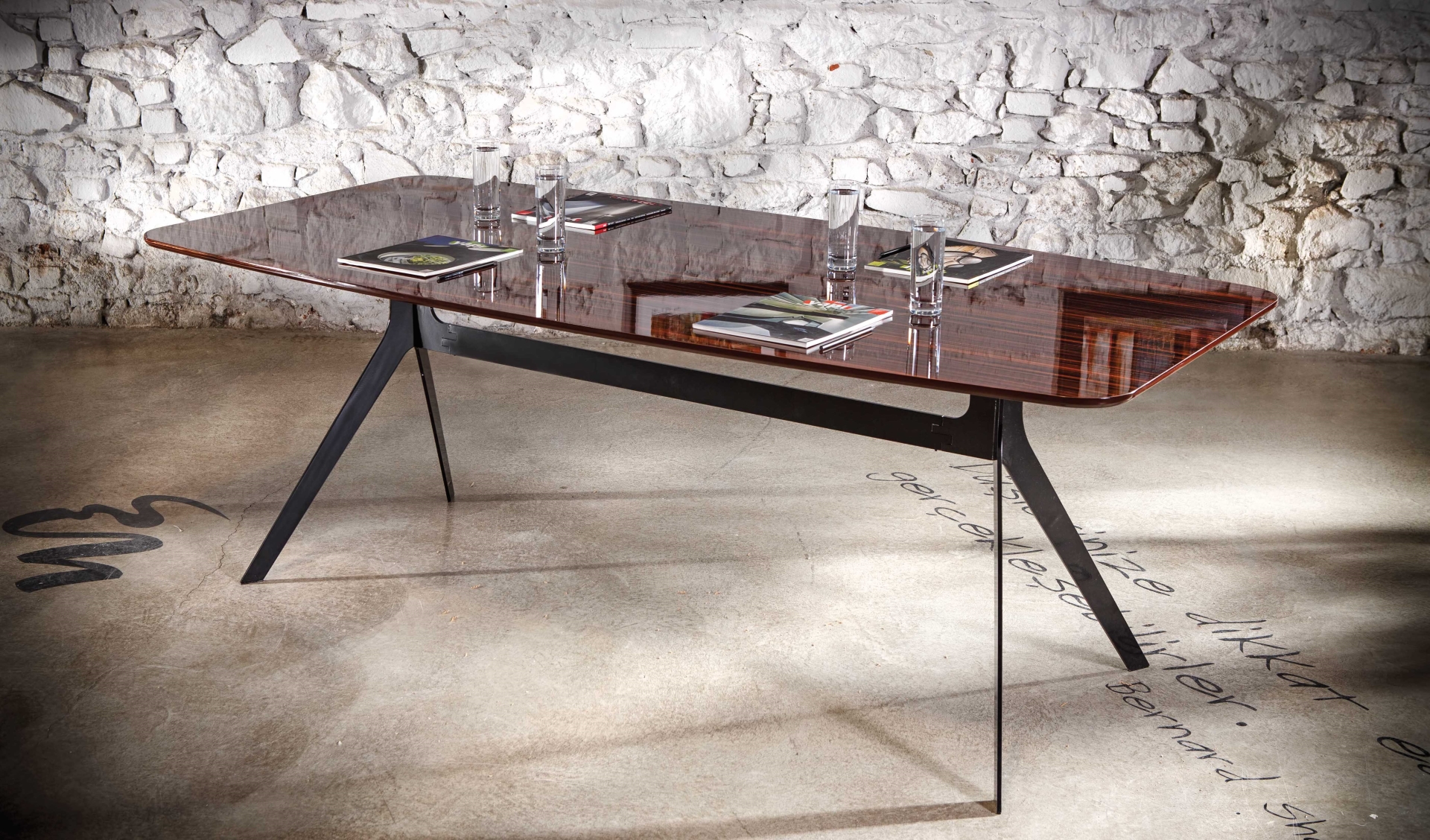 Swan Toplantı Masası